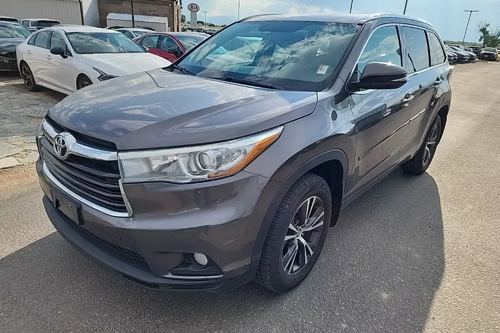2016 Toyota Highlander XLE photo 1