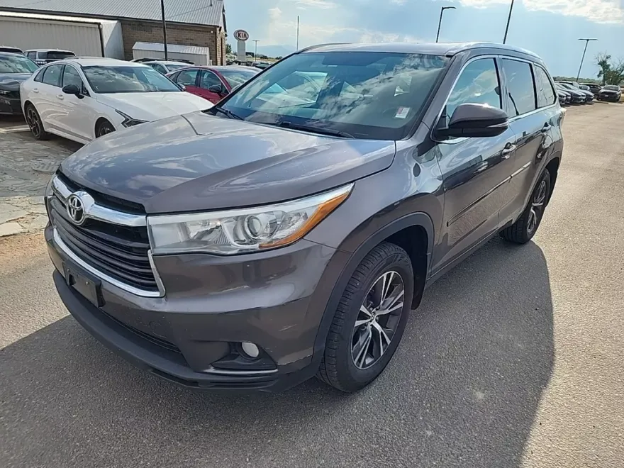 2016 Toyota Highlander XLE photo 1