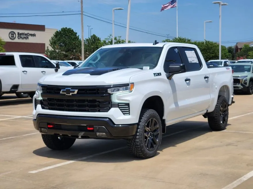 2025 Chevrolet Silverado Trail Boss LT photo 1