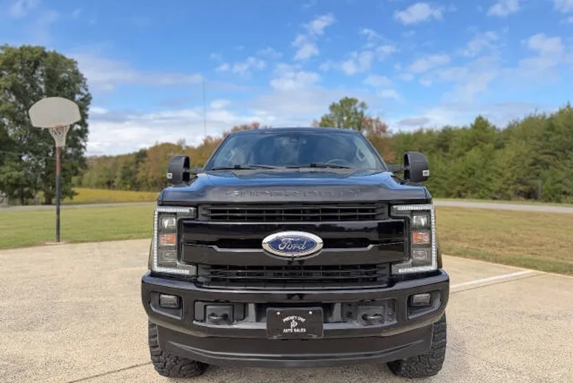 2017 Ford F-250 Lariat photo 1
