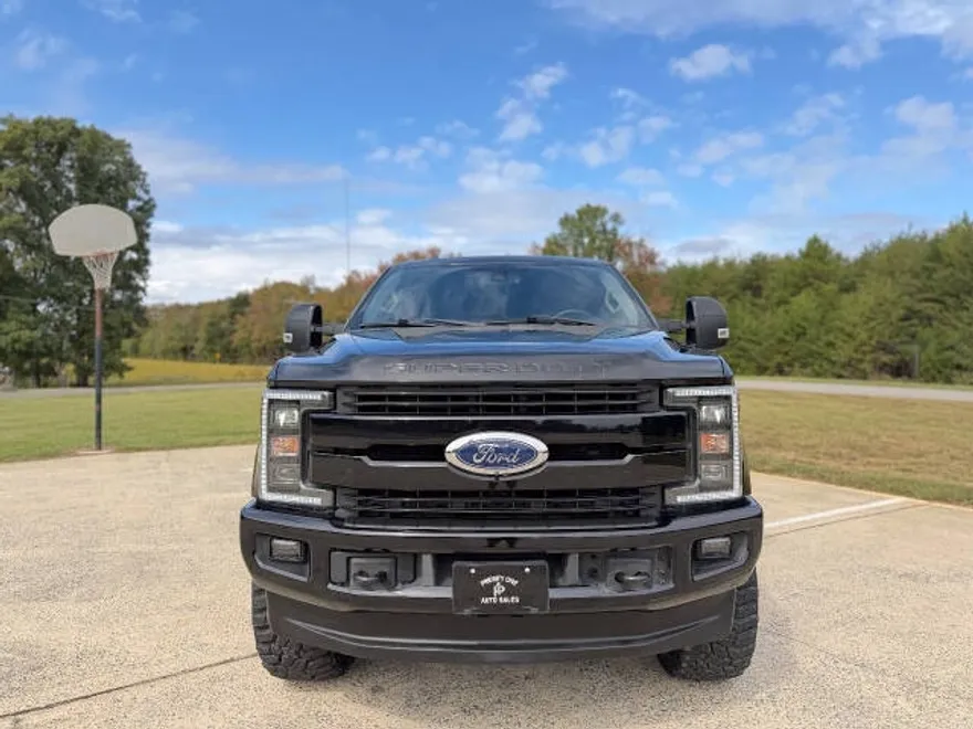 2017 Ford F-250 Lariat photo 1