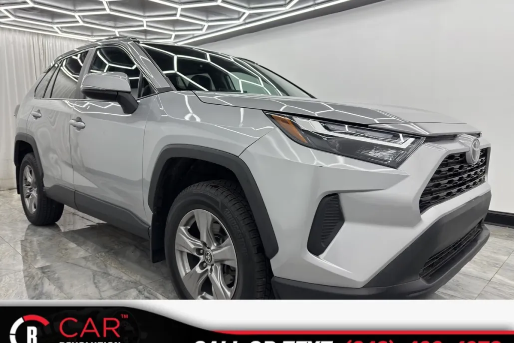 2022 Toyota RAV4 XLE photo 1