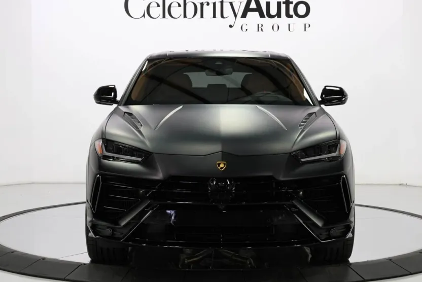 2023 Lamborghini Urus S photo 1