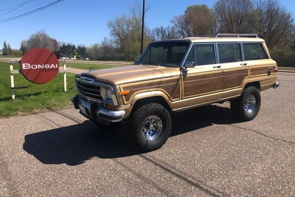 1987 Jeep Grand Wagoneer photo 1