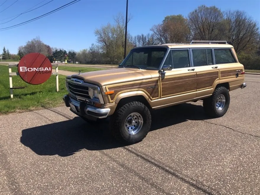 1987 Jeep Grand Wagoneer photo 1