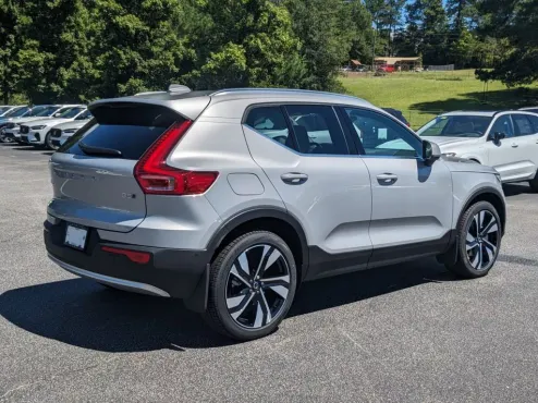 2025 Volvo XC40 Plus photo 4
