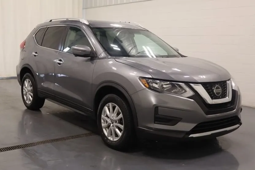 2018 Nissan Rogue SV photo 1