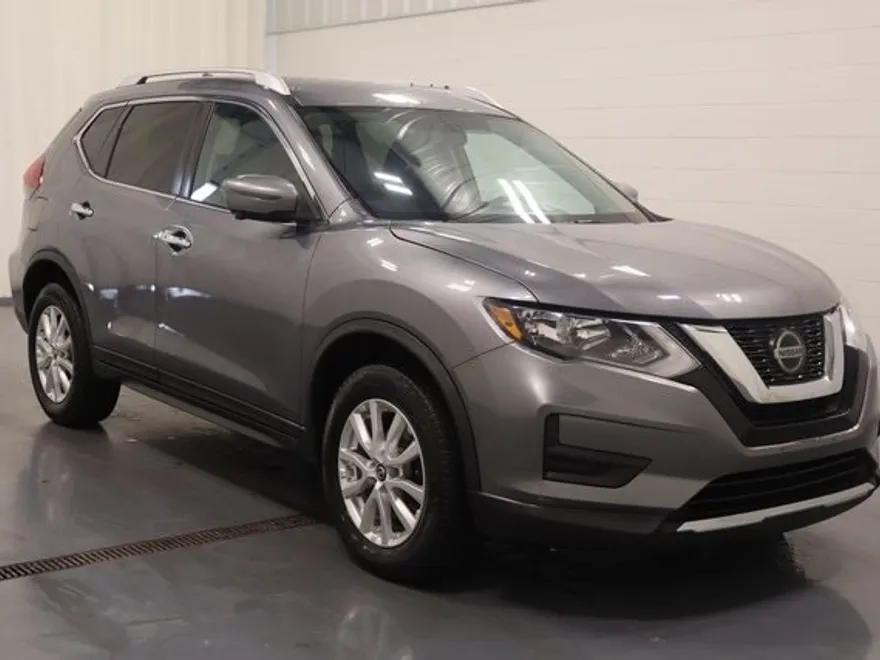2018 Nissan Rogue SV photo 1