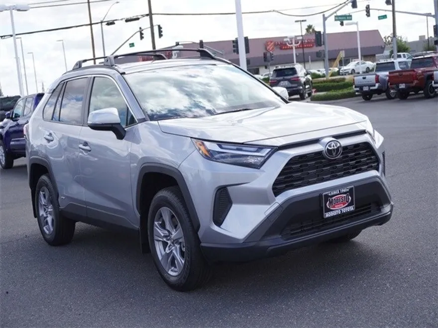 2025 Toyota RAV4 Hybrid XLE photo 1