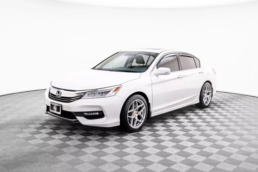 2016 Honda Accord Touring photo 1