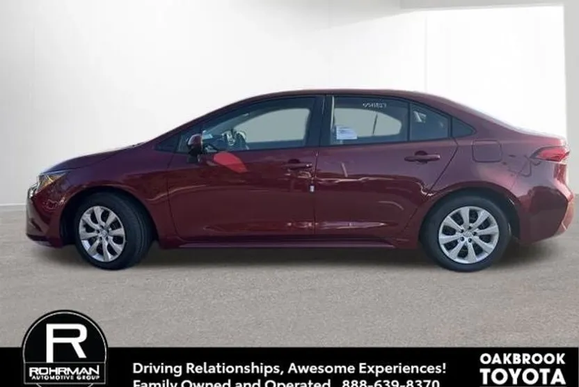 2025 Toyota Corolla LE photo 1