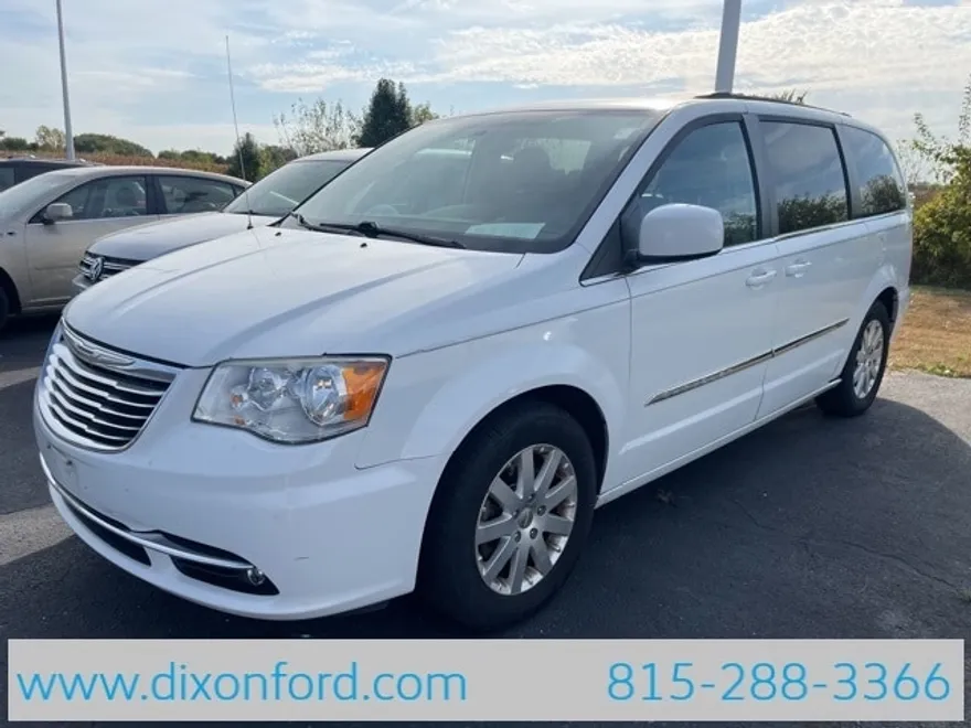 2016 Chrysler Town & Country Touring photo 1