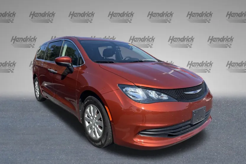 2018 Chrysler Pacifica L photo 1