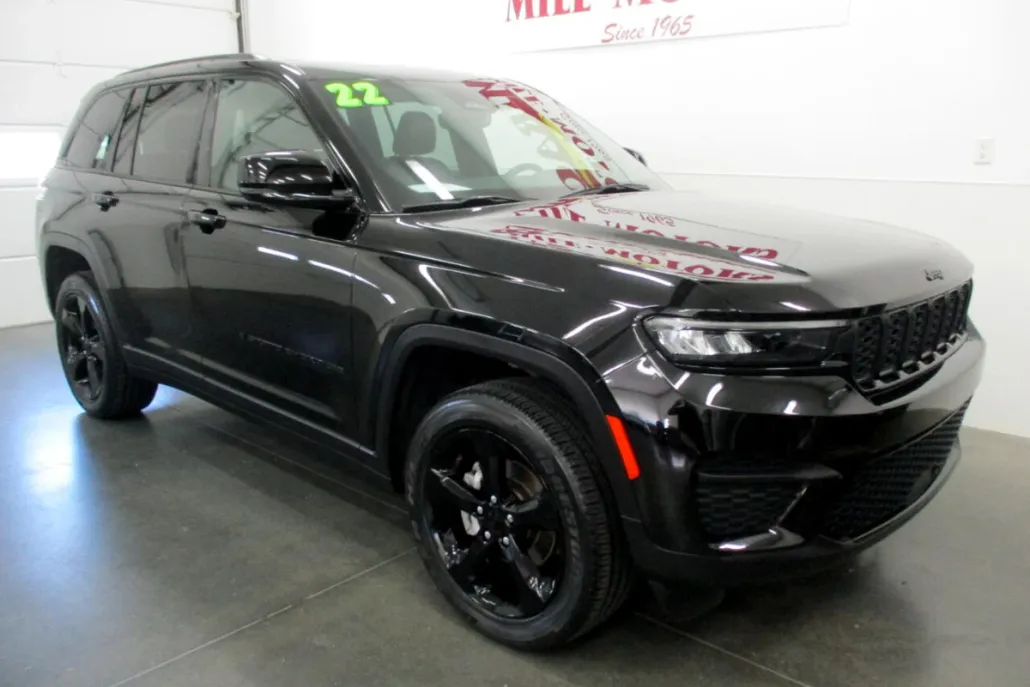 2022 Jeep Grand Cherokee Laredo photo 1