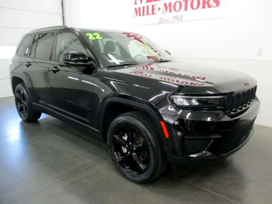 2022 Jeep Grand Cherokee Laredo photo 1