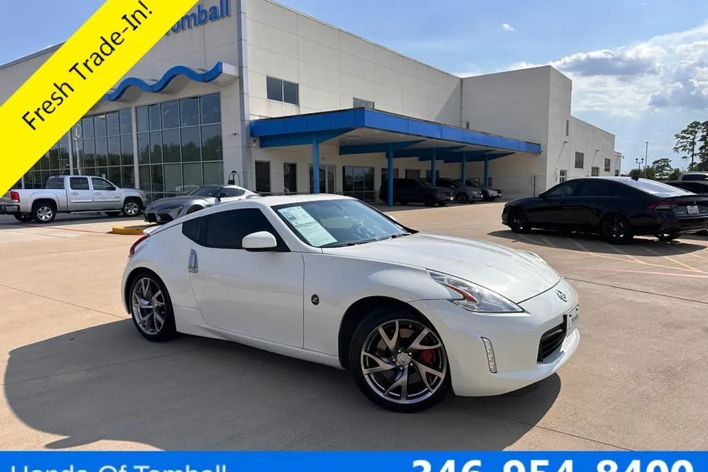 2016 Nissan 370Z Sport photo 1