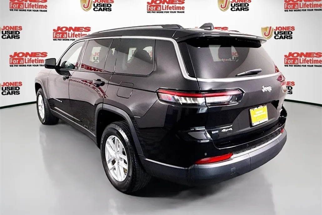 2022 Jeep Grand Cherokee Laredo photo 1