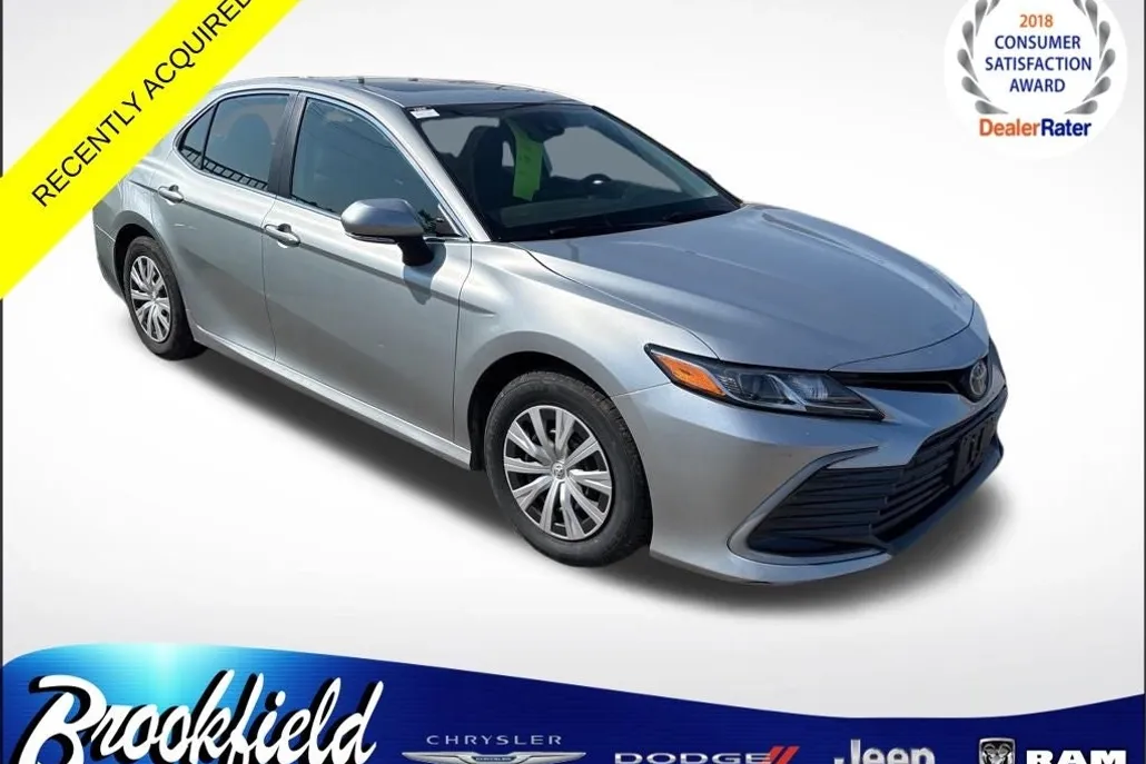 2023 Toyota Camry LE Hybrid photo 1