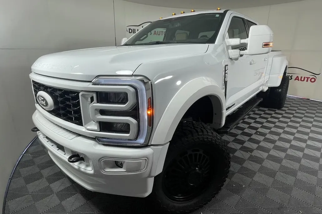 2025 Ford F-450 photo 1