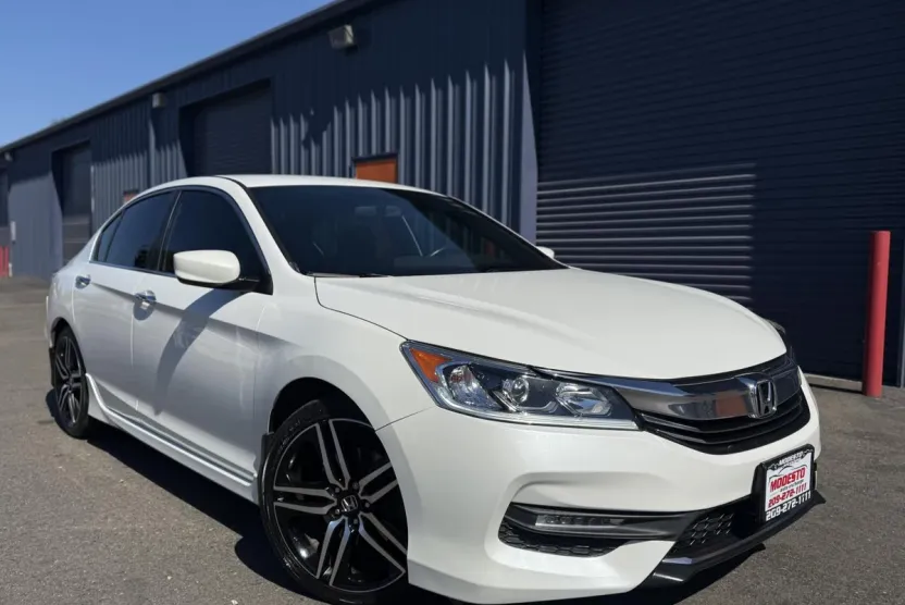 2017 Honda Accord Sport photo 1