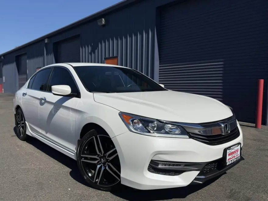 2017 Honda Accord Sport photo 1