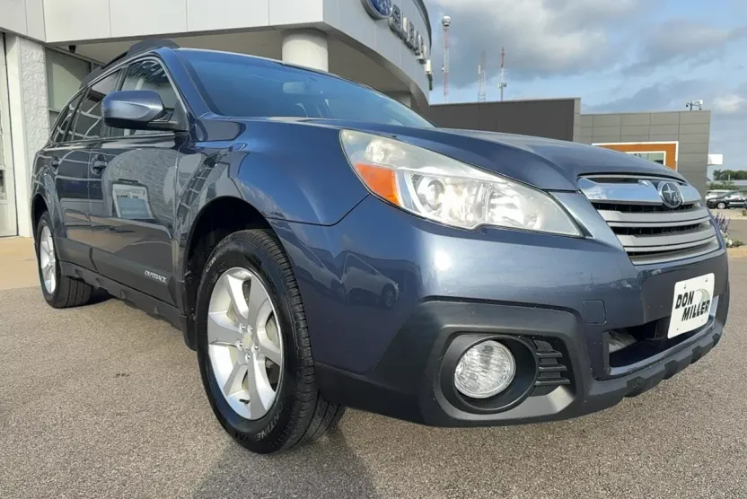 2013 Subaru Outback 2.5i Premium photo 1