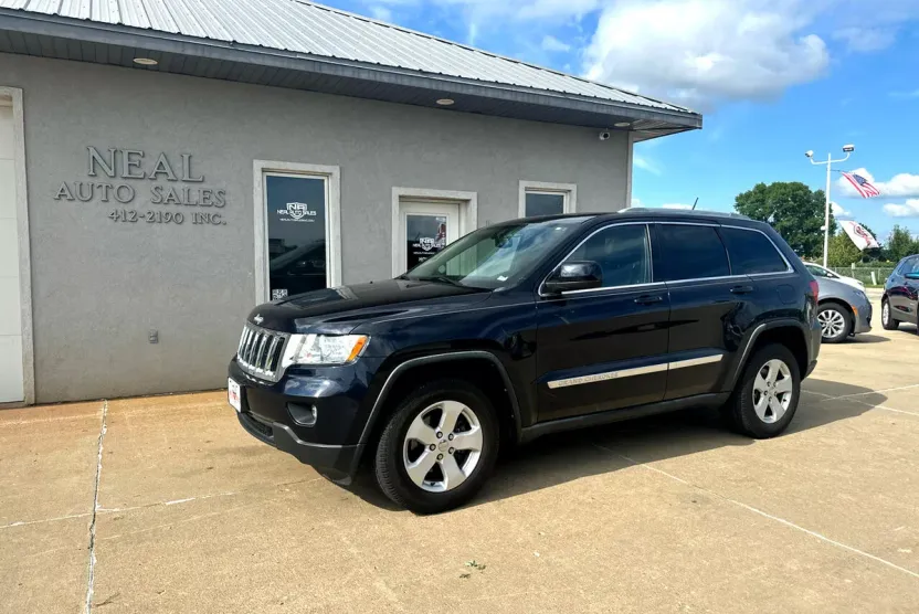 2011 Jeep Grand Cherokee Laredo photo 1