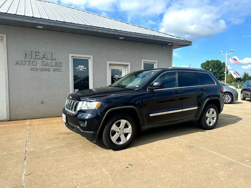 2011 Jeep Grand Cherokee Laredo photo 1