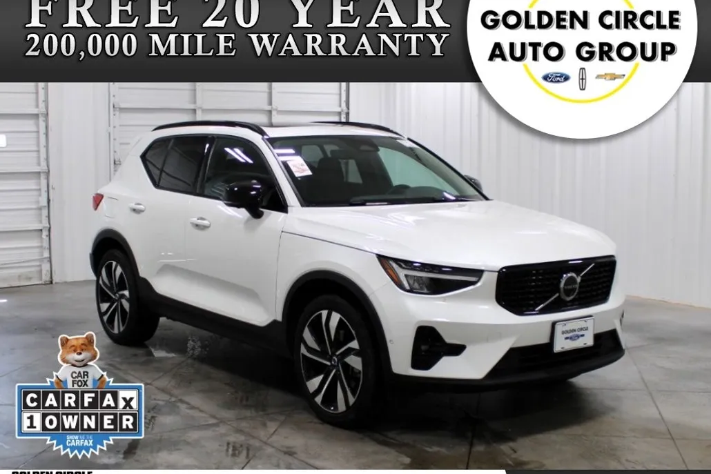 2024 Volvo XC40 Plus photo 1
