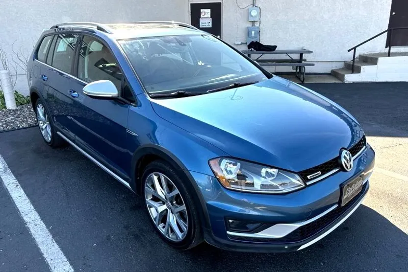 2017 Volkswagen Golf Alltrack TSI SEL photo 1