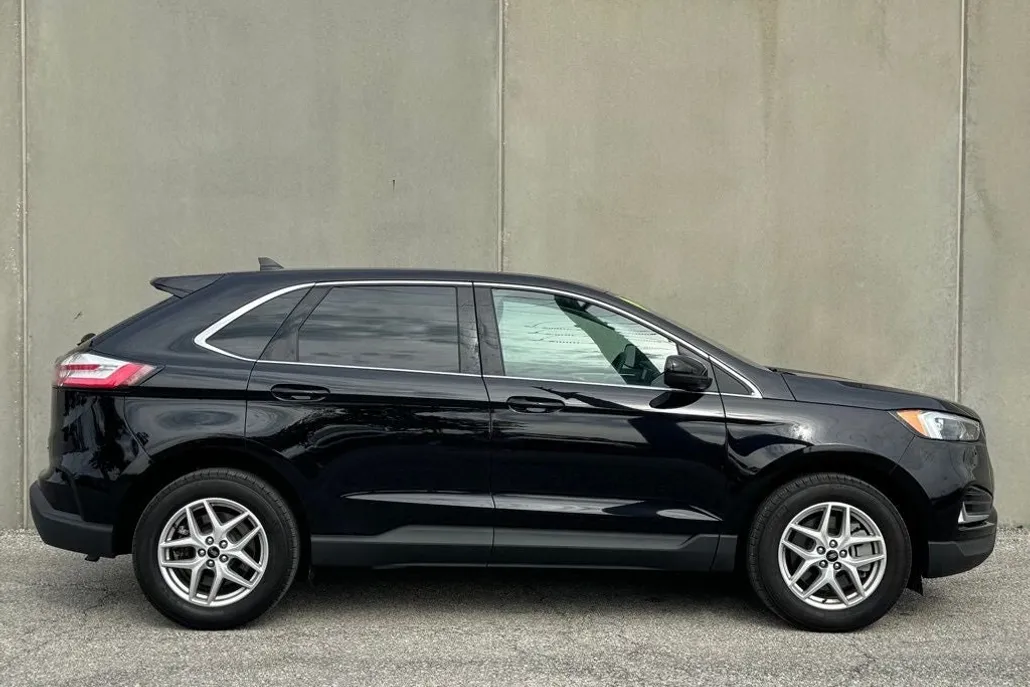2023 Ford Edge SEL photo 1
