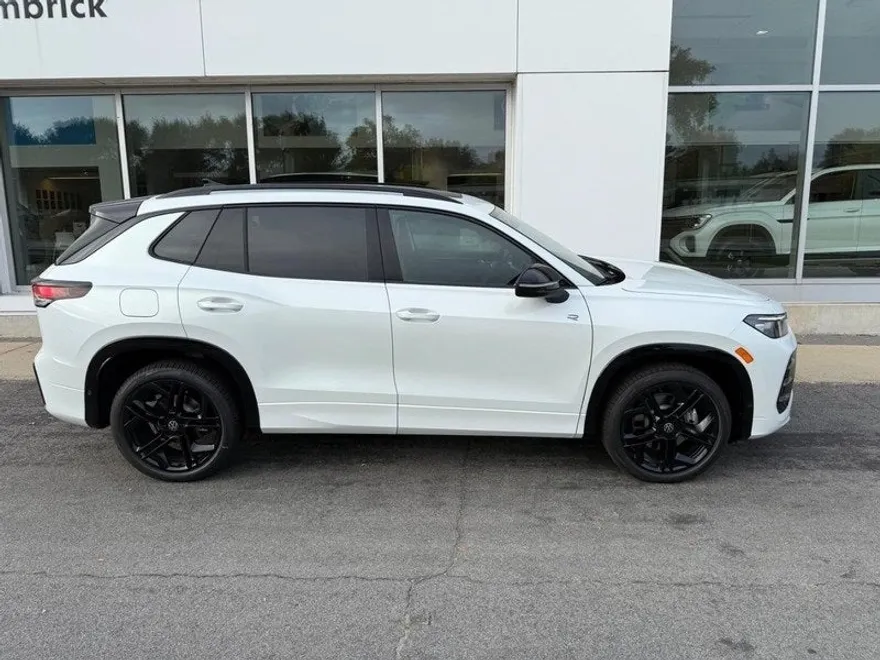 2025 Volkswagen Tiguan SE R-Line Black photo 1