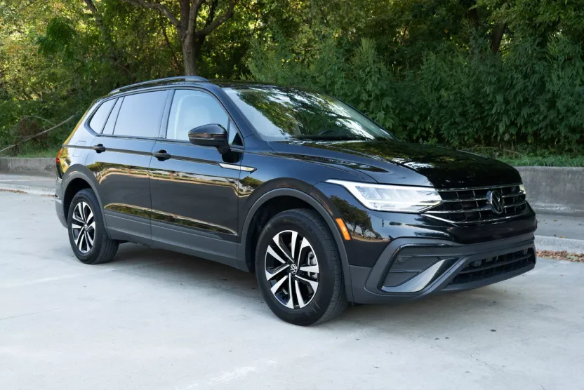 2022 Volkswagen Tiguan S photo 1