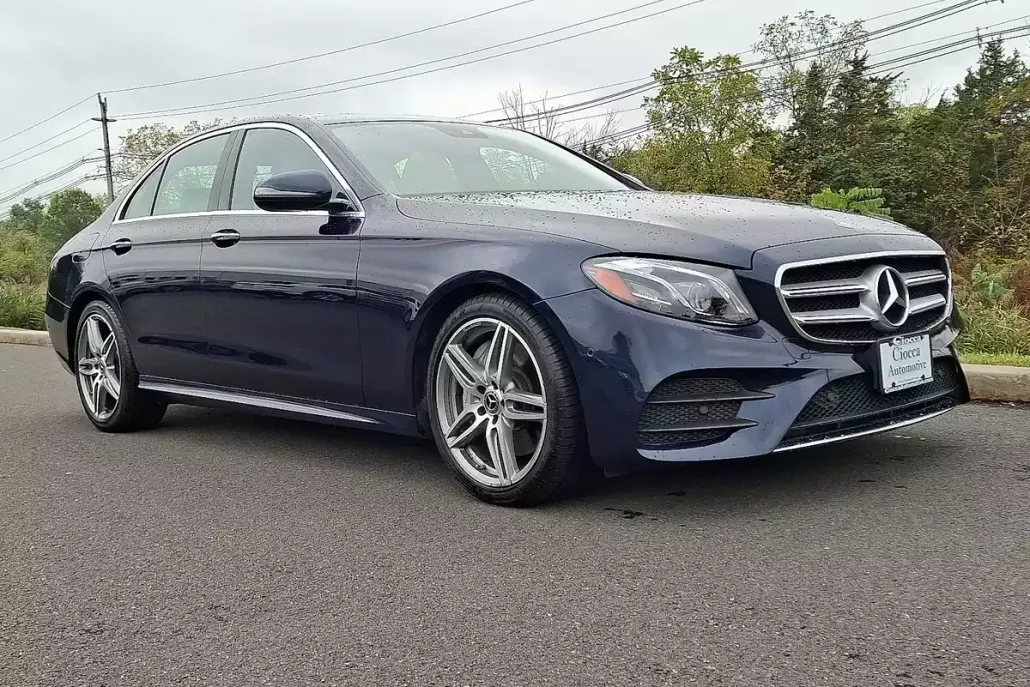 2018 Mercedes Benz E 300 4MATIC photo 1
