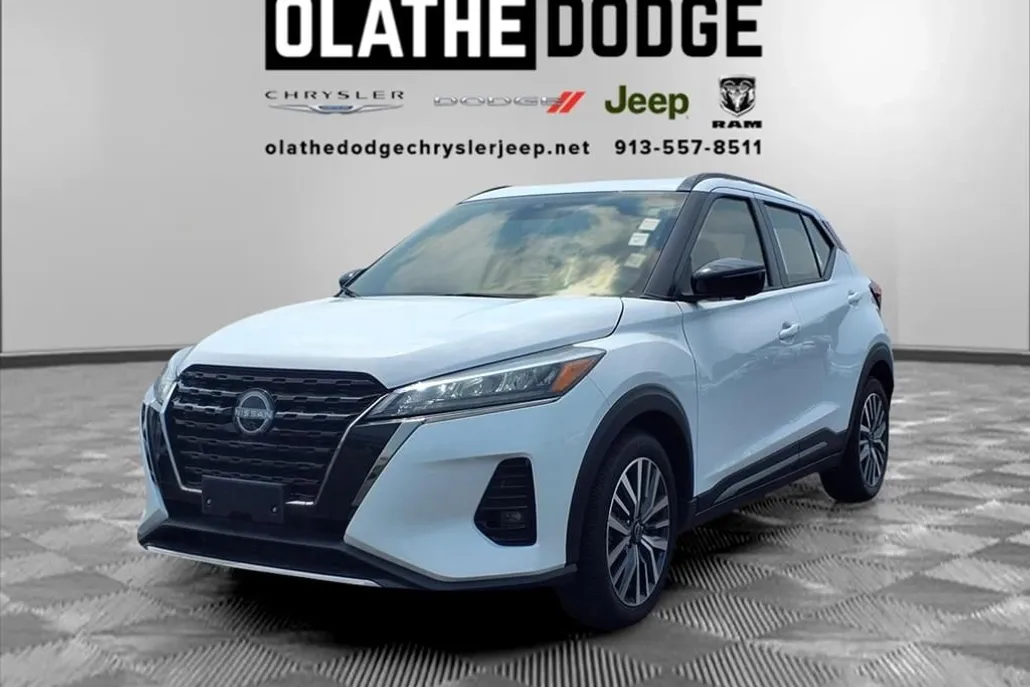 2024 Nissan Kicks SR photo 1