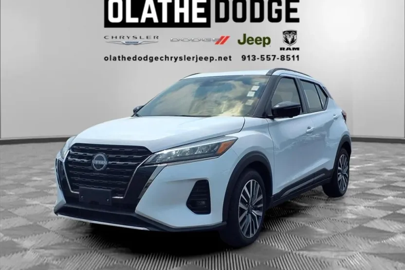 2024 Nissan Kicks SR photo 1