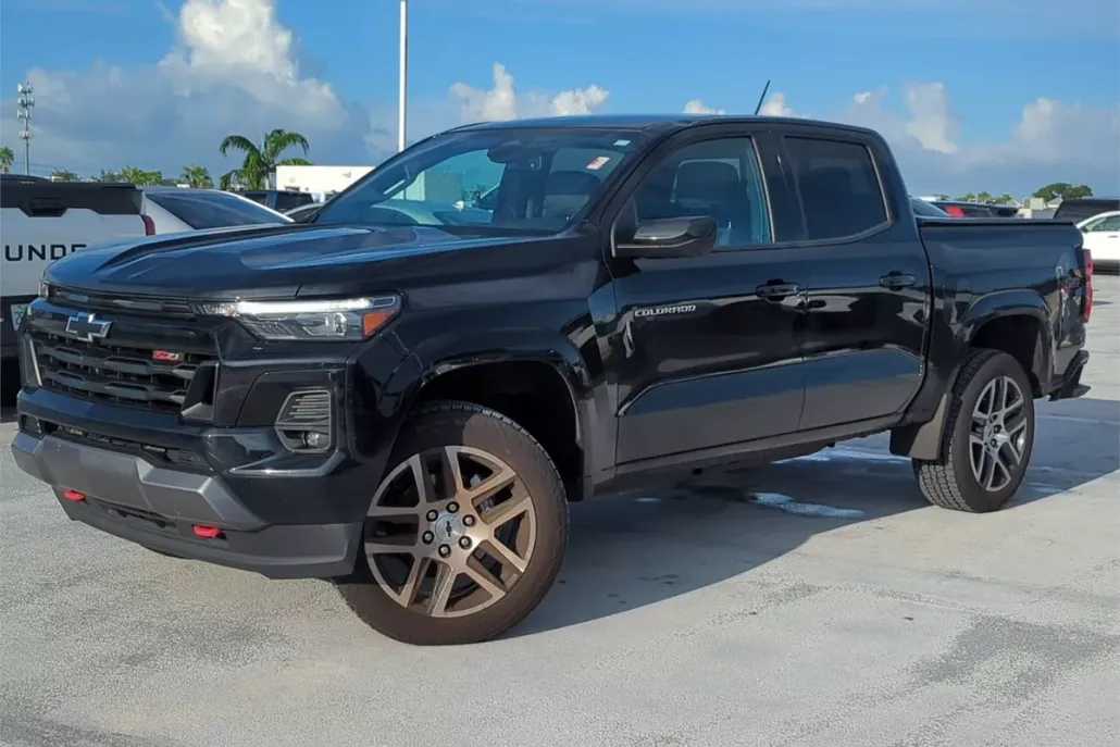 2023 Chevrolet Colorado Z71 photo 1