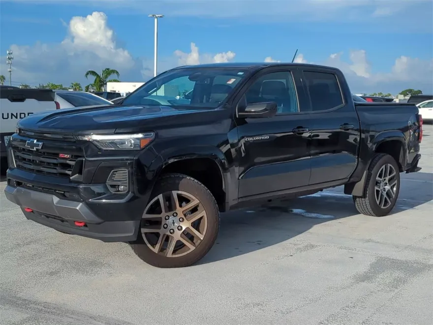 2023 Chevrolet Colorado Z71 photo 1