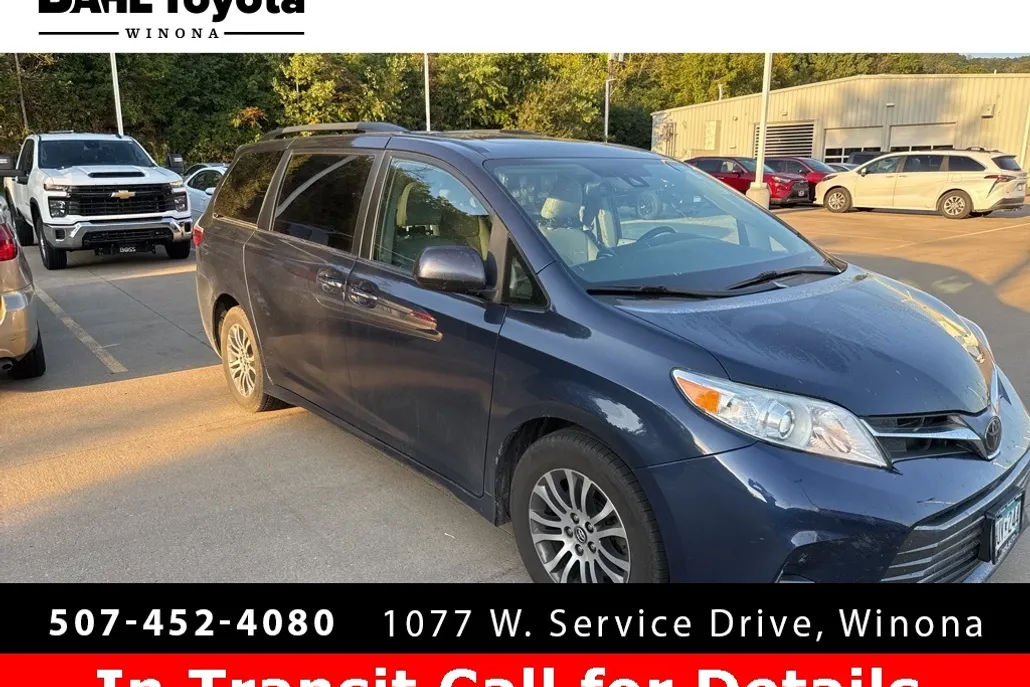 2019 Toyota Sienna XLE photo 1