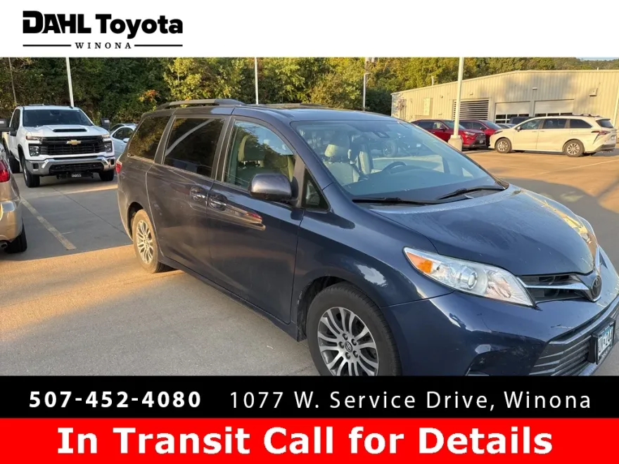 2019 Toyota Sienna XLE photo 1