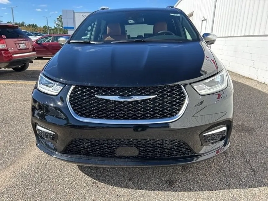2026 Chrysler Pacifica Pinnacle photo 1