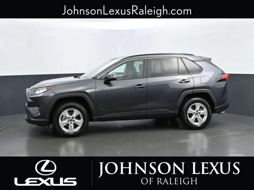 2021 Toyota RAV4 XLE photo 1