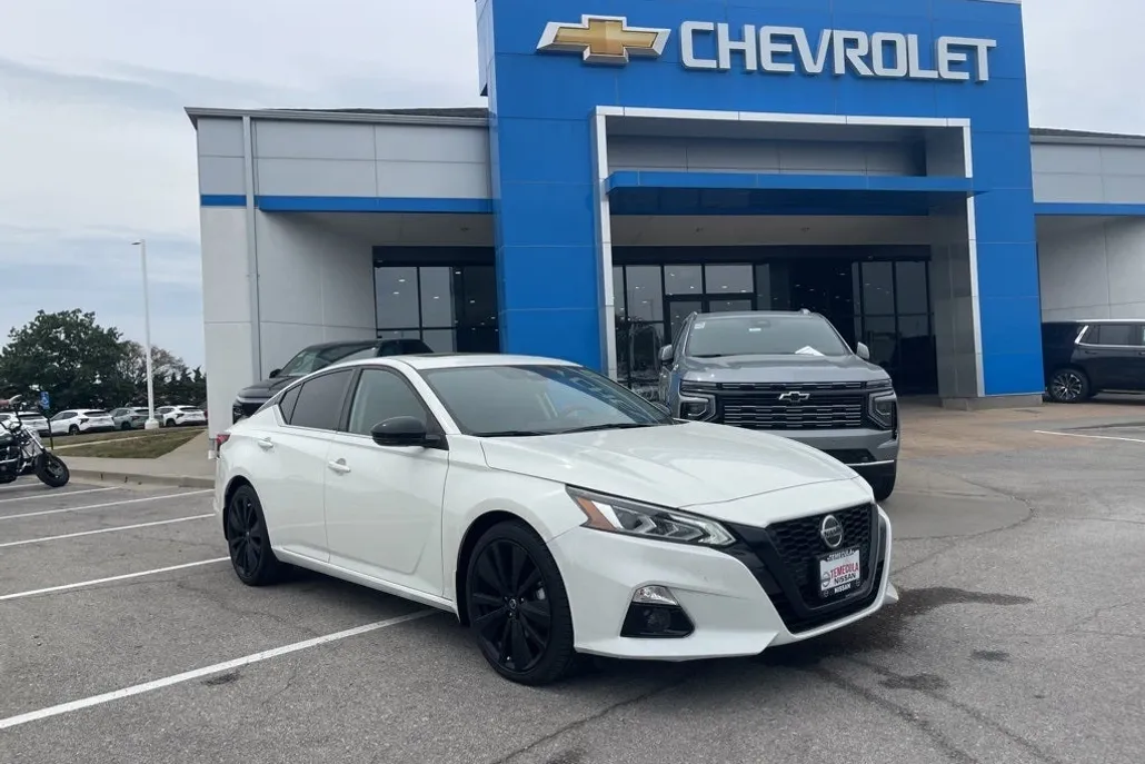 2022 Nissan Altima 2.5 SR photo 1