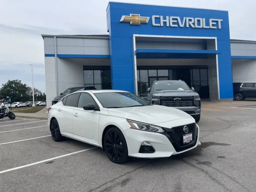 2022 Nissan Altima 2.5 SR photo 1