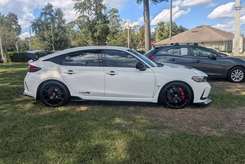 2024 Honda Civic Type R photo 1