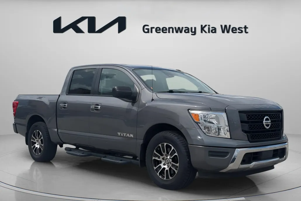2021 Nissan Titan SV photo 1