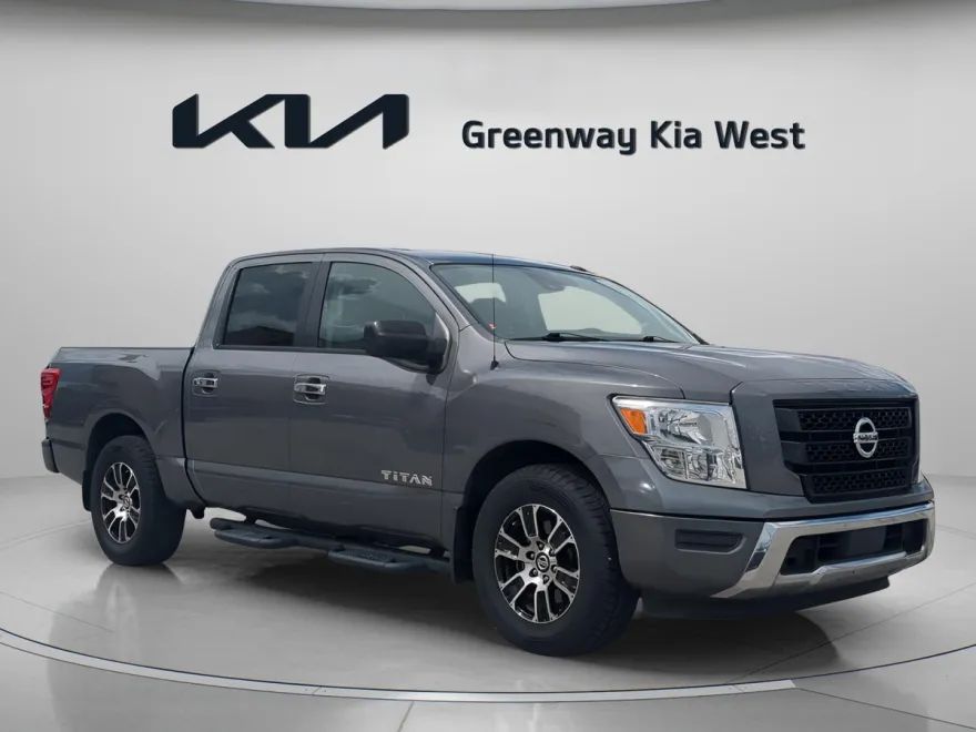 2021 Nissan Titan SV photo 1