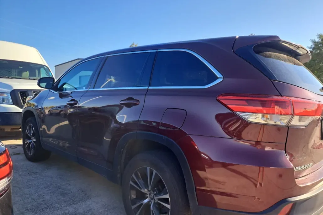 2019 Toyota Highlander LE photo 1
