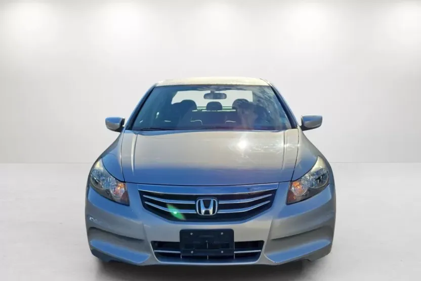 2011 Honda Accord LX-P photo 1
