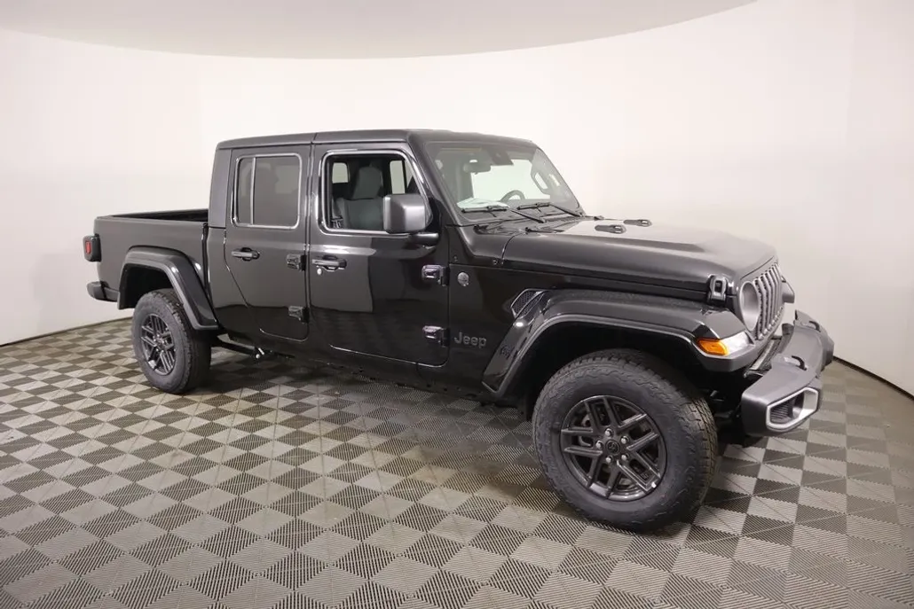 2025 Jeep Gladiator Sport S photo 1